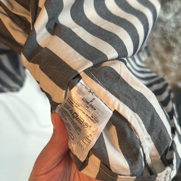WHITE & GREY STRIPED COTTON BLOUSE FROM BANANA REPUBLIC- BALLOON SLEEVE | SMALL - Picture 4 of 5